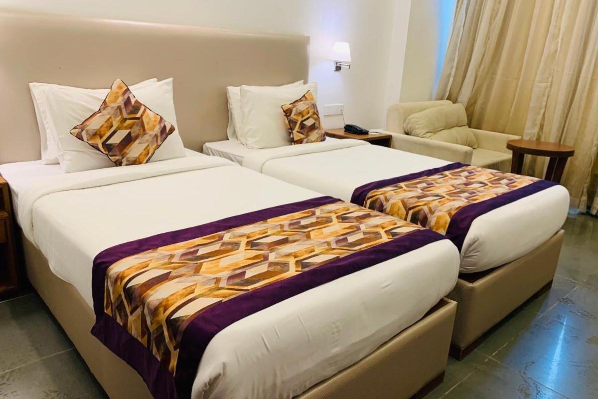 Viola Beacon Resort, Лонавала Екстериор снимка