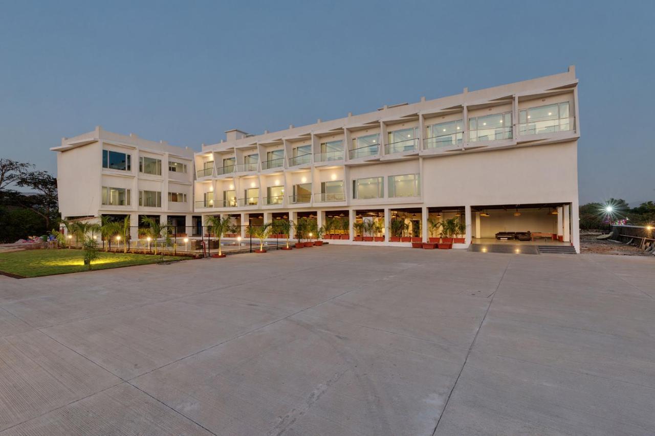 Viola Beacon Resort, Лонавала Екстериор снимка