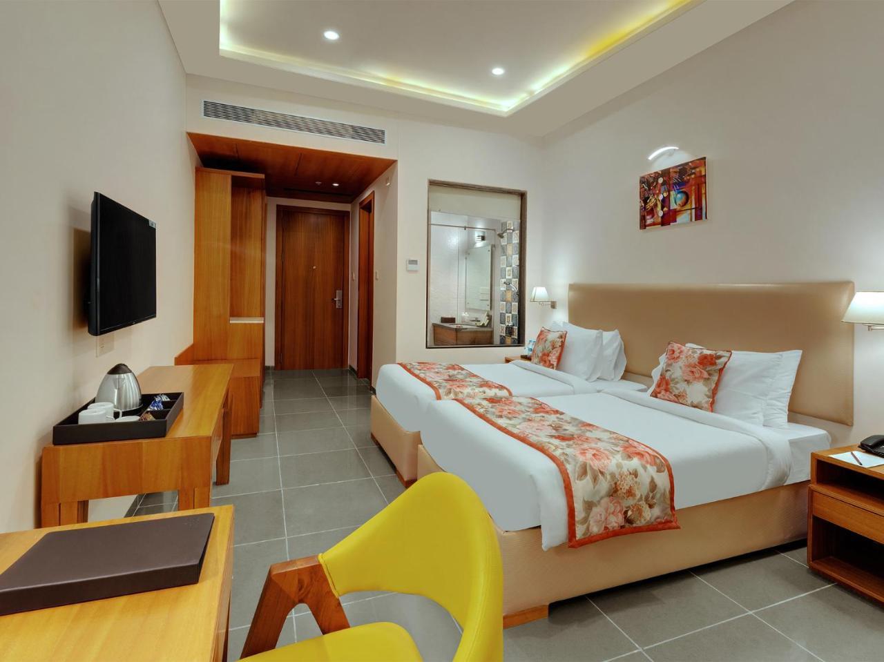 Viola Beacon Resort, Лонавала Екстериор снимка